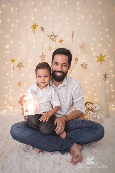 estrelas bebê touca de papai noel 2019 brasilia df registrado pela fotógrafa letícia franco branco familia bento com lâmpada e papai gibran'