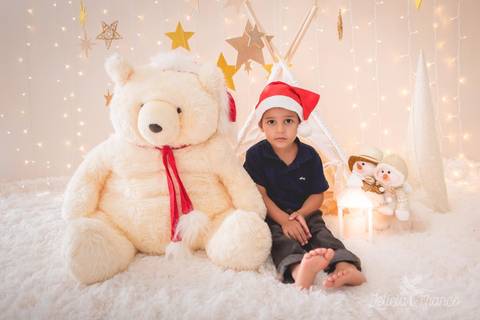 estrelas bebê touca de papai noel 2019 brasilia df registrado pela fotógrafa letícia franco branco familia bento com urso ursão'