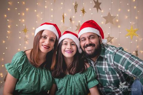 estrelas touca de papai noel 2019 brasilia df registrado pela fotógrafa letícia franco branco familia giovanna adolescente criança infantil família com mamãe e papai'