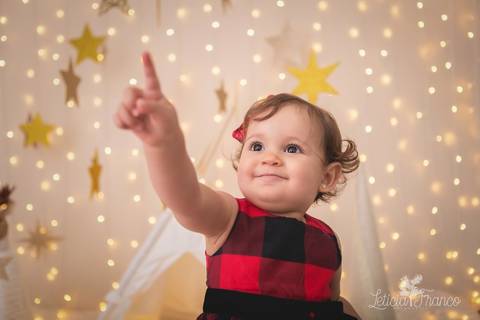 estrelas bebê touca de papai noel 2019 brasilia df registrado pela fotógrafa letícia franco branco familia irmãos gêmeos carters carter's vestido e suspensório gravata borboleta xadrez liz'