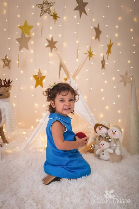 estrelas bebê touca de papai noel 2019 brasilia df registrado pela fotógrafa letícia franco branco familia maria teresa brincando'