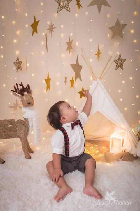 estrelas bebê touca de papai noel 2019 brasilia df registrado pela fotógrafa letícia franco branco familia estêvão brincando'