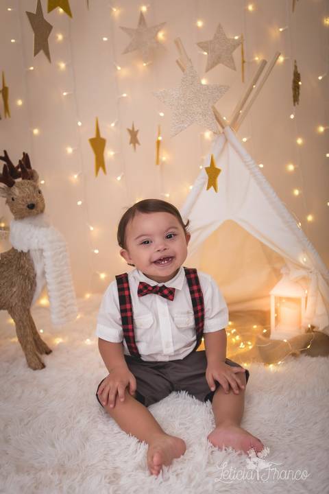 estrelas bebê touca de papai noel 2019 brasilia df registrado pela fotógrafa letícia franco branco familia estêvão sorrindo'