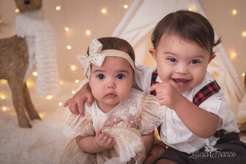 estrelas bebê touca de papai noel 2019 brasilia df registrado pela fotógrafa letícia franco branco familia estêvão e talita irmãos'