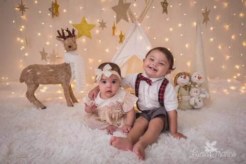 estrelas bebê touca de papai noel 2019 brasilia df registrado pela fotógrafa letícia franco branco familia estêvão e talita irmãos'