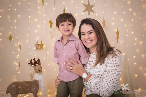 estrelas bebê touca de papai noel 2019 brasilia df registrado pela fotógrafa letícia franco branco familia artur daniel sorrindo'