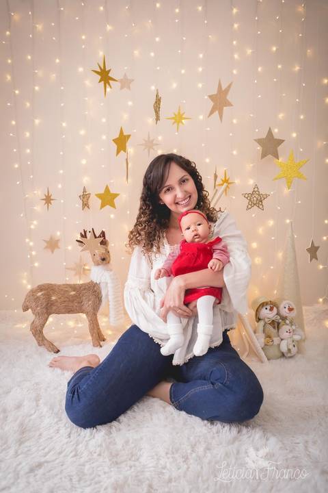 estrelas bebê touca de papai noel 2019 brasilia df registrado pela fotógrafa letícia franco branco familia carolina maria mamãe'