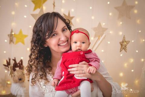 estrelas bebê touca de papai noel 2019 brasilia df registrado pela fotógrafa letícia franco branco familia mamãe carolina e maria'