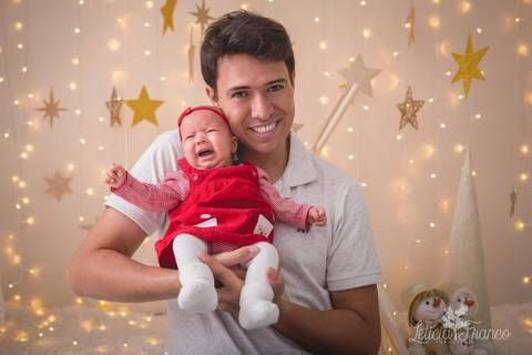 estrelas bebê touca de papai noel 2019 brasilia df registrado pela fotógrafa letícia franco branco familia maria carolina chorando com papai'