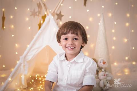 estrelas bebê touca de papai noel 2019 brasilia df registrado pela fotógrafa letícia franco branco familia lucas sorrindo'