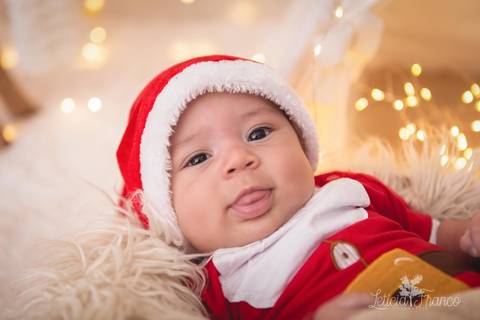 estrelas bebê touca de papai noel 2019 brasilia df registrado pela fotógrafa letícia franco branco familia romero vestindo papai noel'