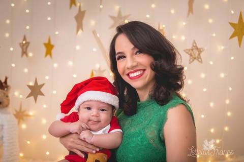 estrelas bebê touca de papai noel 2019 brasilia df registrado pela fotógrafa letícia franco branco familia romero com a mamãe rayssa'