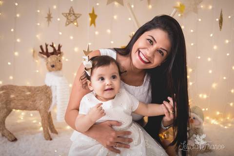 estrelas bebê touca de papai noel 2019 brasilia df registrado pela fotógrafa letícia franco branco familia antonella com mamãe nayara'