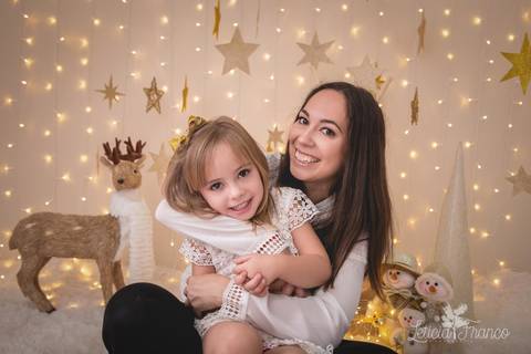 estrelas bebê touca de papai noel 2019 brasilia df registrado pela fotógrafa letícia franco branco familia laura com mamãe renata'