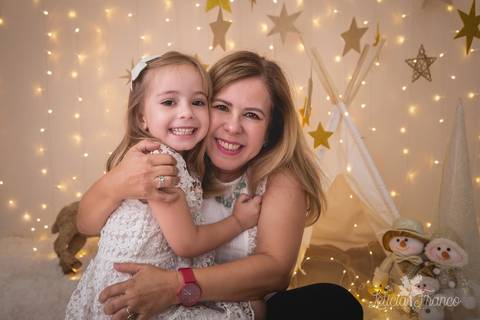 estrelas bebê touca de papai noel 2019 brasilia df registrado pela fotógrafa letícia franco branco familia vovó ana com laura'