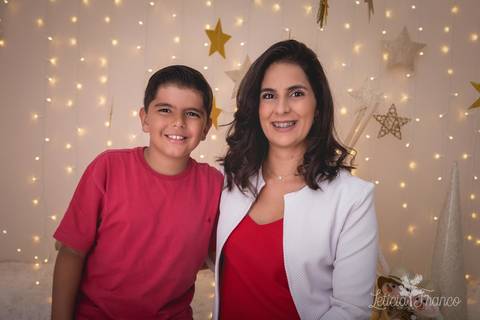 estrelas touca de papai noel 2019 brasilia df registrado pela fotógrafa letícia franco branco familia sobrinho e tia joão victor luciana'
