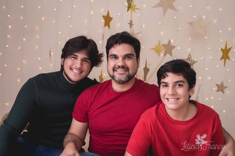 estrelas touca de papai noel 2019 brasilia df registrado pela fotógrafa letícia franco branco familia pai e filhos'