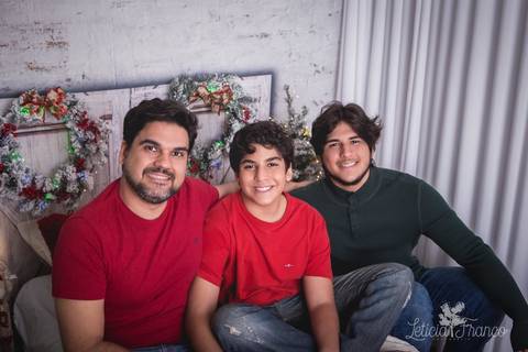 estrelas touca de papai noel 2019 brasilia df registrado pela fotógrafa letícia franco branco familia pai com filhos'
