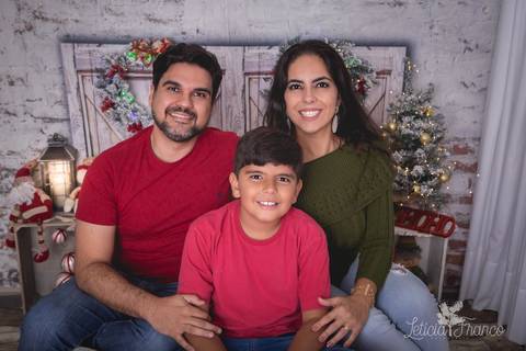 estrelas touca de papai noel 2019 brasilia df registrado pela fotógrafa letícia franco branco familia casal com joão'