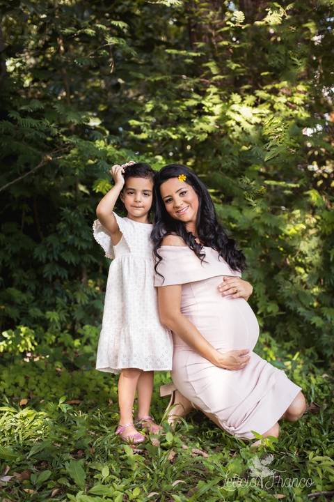 ensaio gestante mamãe lugar dos sonhos recém nascido newborn fotografa brasília df distrito federal baby bebe book melhor leticia franco letícia peninsula mãe vestindo a gestante midi rosa adriana 38 semanas irmã e mamãe com flores'