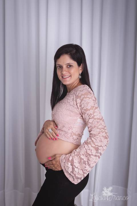ensaio gestante mamãe recém nascido newborn fotografa fotógrafa brasília df distrito federal baby bebe reborn book melhor leticia franco letícia estúdio 27 semanas cropped de renda rosa seco'