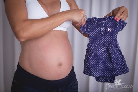 ensaio gestante mamãe recém nascido newborn fotografa fotógrafa brasília df distrito federal baby bebe reborn book melhor leticia franco letícia estúdio 27 semanas vestido carter's carter azul de bolinha poá enxoval miami eua'