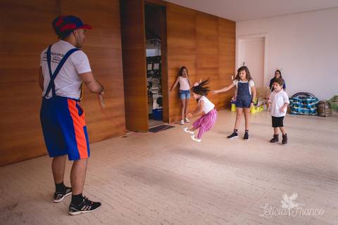 festa infantil 04 anos decoração brasilia df distrito federal book fotógrafa melhor leticia franco letícia moranguinho dinossauro betina e olivia pulando corda trio bagunça aniversariantes gêmeas twins'