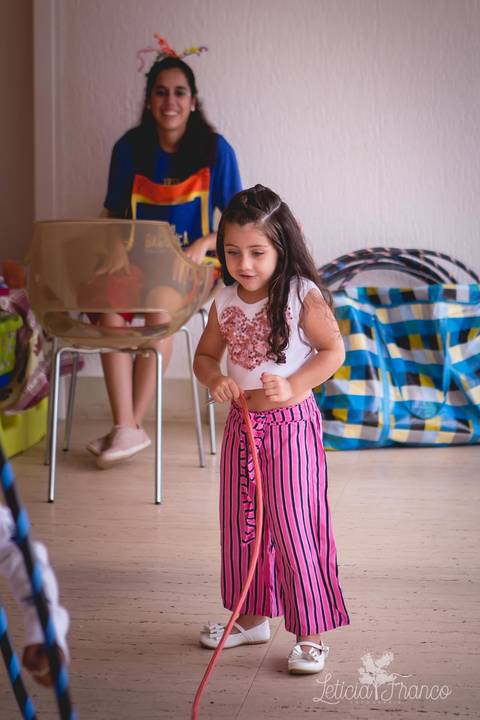 festa infantil 04 anos decoração brasilia df distrito federal book fotógrafa melhor leticia franco letícia moranguinho dinossauro betina e olivia pulando corda trio bagunça aniversariantes gêmeas twins'