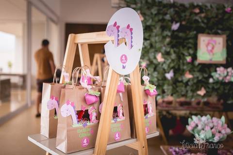 festa infantil 04 anos decoração brasilia df distrito federal book fotógrafa melhor leticia franco letícia moranguinho dinossauro betina e olivia pulando corda trio bagunça aniversariantes gêmeas twins'