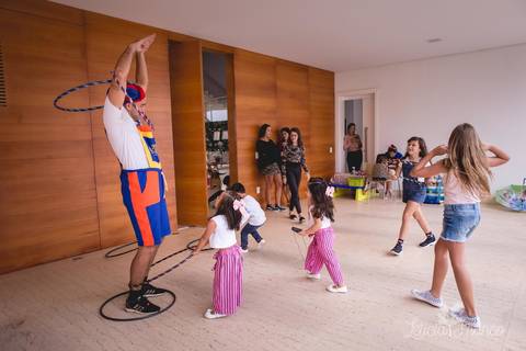 festa infantil 04 anos decoração brasilia df distrito federal book fotógrafa melhor leticia franco letícia moranguinho dinossauro betina e olivia pulando corda trio bagunça brincadeira com bambole aniversariantes gêmeas twins'