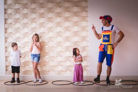 festa infantil 04 anos decoração brasilia df distrito federal book fotógrafa melhor leticia franco letícia moranguinho dinossauro betina e olivia pulando corda trio bagunça brincadeira com bambole aniversariantes gêmeas twins'