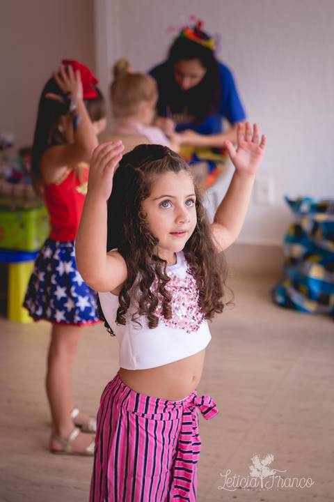 festa infantil 04 anos decoração brasilia df distrito federal book fotógrafa melhor leticia franco letícia moranguinho dinossauro betina e olivia pulando corda trio bagunça irmãs aniversariantes gêmeas twins com primo '