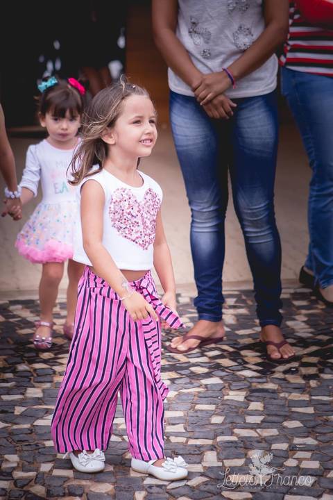festa infantil 04 anos decoração brasilia df distrito federal book fotógrafa melhor leticia franco letícia moranguinho dinossauro betina e olivia pulando corda trio bagunça irmãs aniversariantes gêmeas twins com primo '