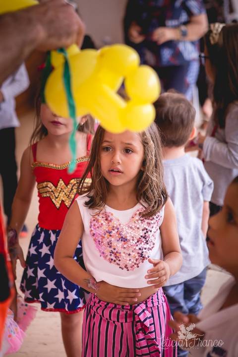 festa infantil 04 anos decoração brasilia df distrito federal book fotógrafa melhor leticia franco letícia moranguinho dinossauro betina e olivia pulando corda trio bagunça irmãs aniversariantes gêmeas twins com primo '