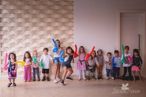 festa infantil 04 anos decoração brasilia df distrito federal book fotógrafa melhor leticia franco letícia moranguinho dinossauro betina e olivia pulando corda trio bagunça irmãs aniversariantes gêmeas twins com primo  corrida'