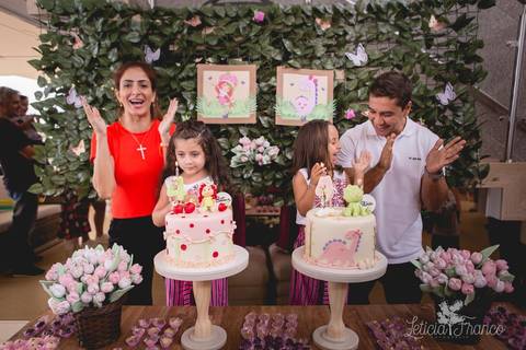 festa infantil 04 anos decoração brasilia df distrito federal book fotógrafa melhor leticia franco letícia moranguinho dinossauro betina e olivia pulando corda trio bagunça irmãs aniversariantes gêmeas twins com primo hora do parabéns'