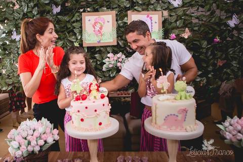 festa infantil 04 anos decoração brasilia df distrito federal book fotógrafa melhor leticia franco letícia moranguinho dinossauro betina e olivia pulando corda trio bagunça irmãs aniversariantes gêmeas twins com primo hora do parabéns com pais'
