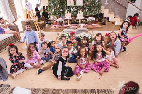 festa infantil 04 anos decoração brasilia df distrito federal book fotógrafa melhor leticia franco letícia moranguinho dinossauro betina e olivia pulando corda trio bagunça irmãs aniversariantes gêmeas twins com primo hora do parabéns criançada'