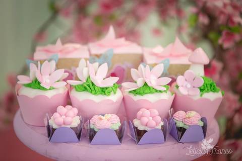 festa infantil 02 anos decoração brasilia df distrito federal book fotógrafa fotografia melhor leticia franco letícia jardim da beatriz detalhes happy birthday asa norte em brasilia cupcakes e docinhos'