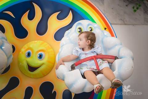 festa infantil 02 anos decoração brasilia df distrito federal book fotógrafa fotografia melhor leticia franco letícia jardim da beatriz detalhes happy birthday asa norte em brasilia pais pai mãe com aniversariante brincando'