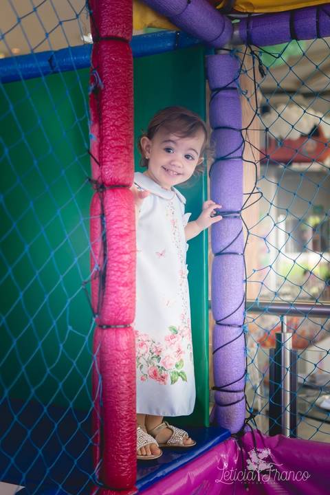 festa infantil 02 anos decoração brasilia df distrito federal book fotógrafa fotografia melhor leticia franco letícia jardim da beatriz detalhes happy birthday asa norte em brasilia pais pai mãe com aniversariante brincando'