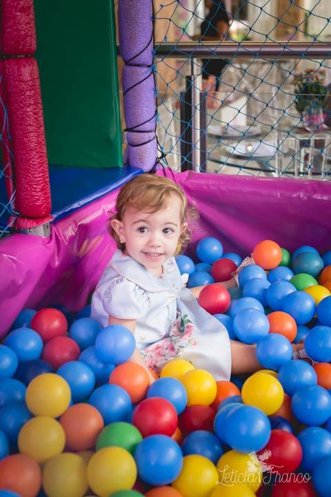 festa infantil 02 anos decoração brasilia df distrito federal book fotógrafa fotografia melhor leticia franco letícia jardim da beatriz detalhes happy birthday asa norte em brasilia pais pai mãe com aniversariante piscina de bolinhas'
