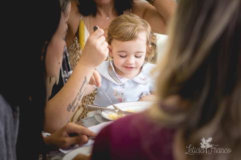 festa infantil 02 anos decoração brasilia df distrito federal book fotógrafa fotografia melhor leticia franco letícia jardim da beatriz detalhes happy birthday asa norte em brasilia aniversariante comendo'