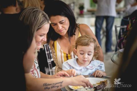 festa infantil 02 anos decoração brasilia df distrito federal book fotógrafa fotografia melhor leticia franco letícia jardim da beatriz detalhes happy birthday asa norte em brasilia aniversariante comendo'