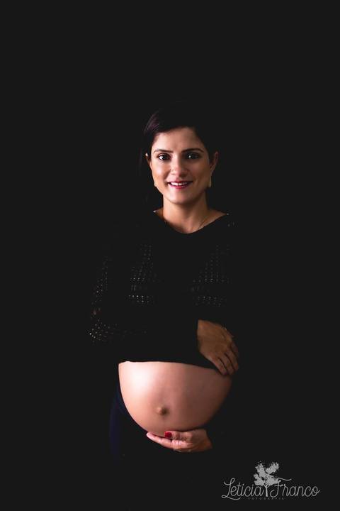 ensaio gestante mamãe jardim botanico bebê recém nascido newborn brasilia fotógrafa brasília df distrito federal book melhor leticia franco acompanhamento gestacional da jéssica esperando a catarina 31 semanas fundo preto de frente'
