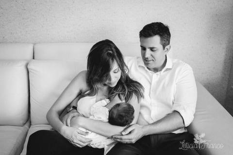 bebê recém nascido newborn brasilia fotógrafa brasília df distrito federal baby bebe book melhor franco letícia lifestyle 1 mês papai com mamãe amametando'