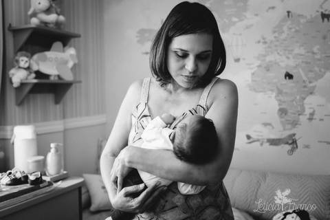 brasilia fotógrafa brasília df distrito federal baby bebe book melhor franco letícia lifestyle 1 mês vovó vó avó segurando bebÊ'