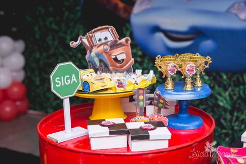 decoração festas criativas carros na happy birthday registrado pela fotógrafa Letícia Leticia Franco em brasília brasilia df detalhe dos doces'