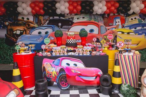 decoração festas criativas carros na happy birthday registrado pela fotógrafa Letícia Leticia Franco em brasília brasilia df mesa completa'