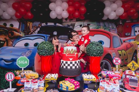 decoração festas criativas carros na happy birthday registrado pela fotógrafa Letícia Leticia Franco em brasília brasilia df hora do parabens'